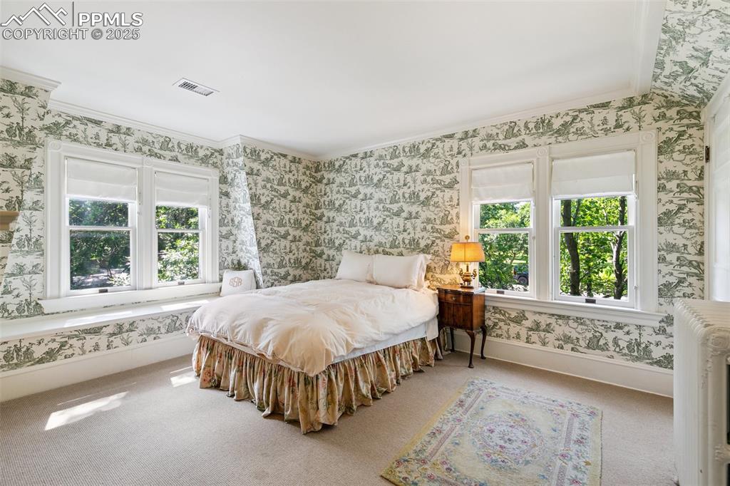 Image 27 of 47: Bedroom