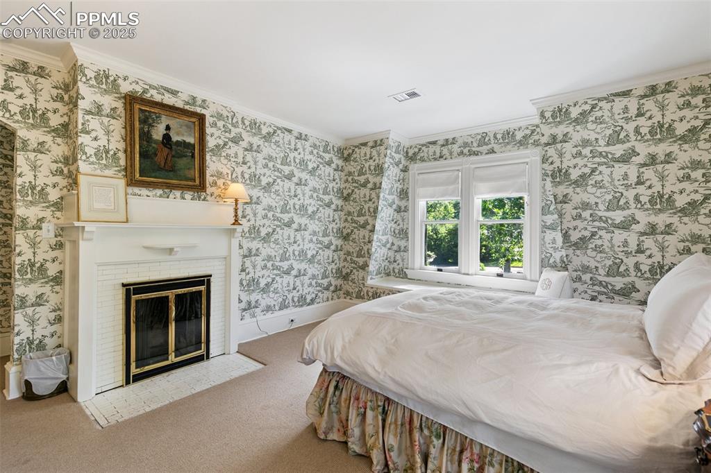 Image 28 of 47: Bedroom