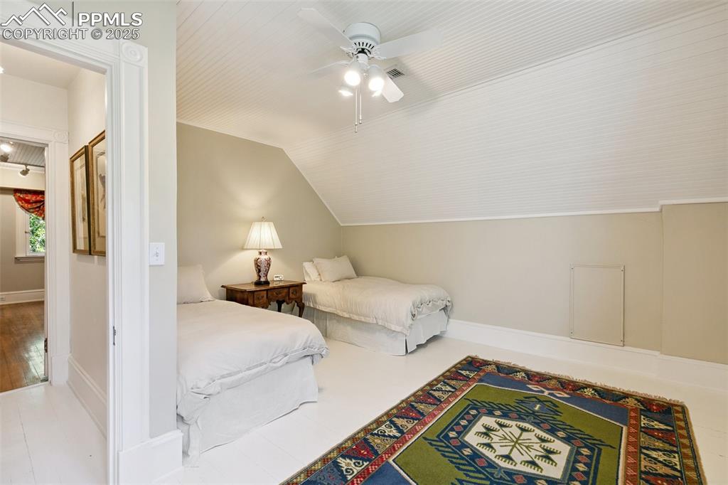 Image 33 of 47: Bedroom