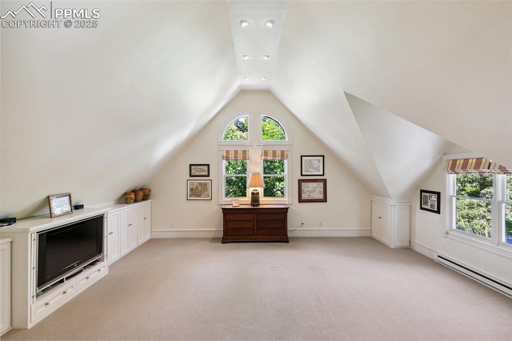 Image 36 of 47: Family Room