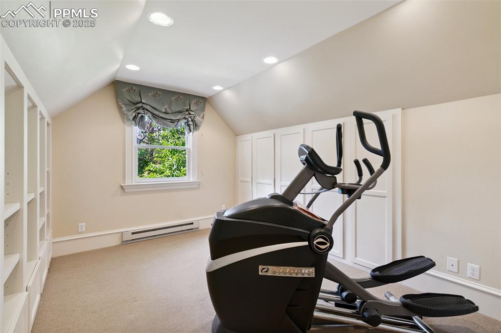 Image 38 of 47: Bedroom