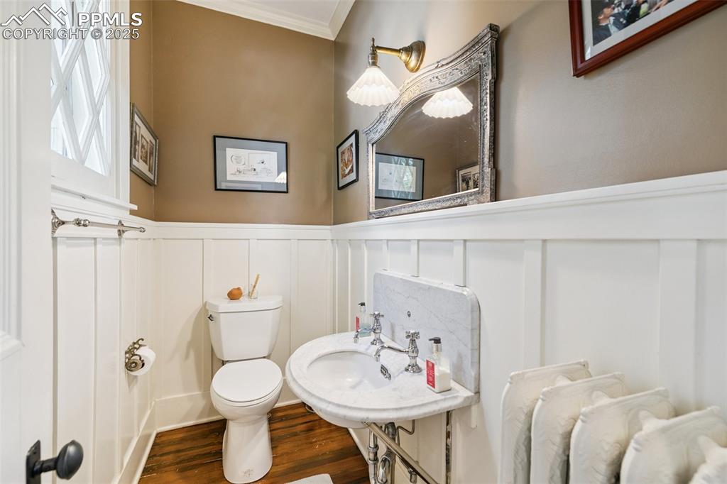 Image 7 of 47: Bathroom