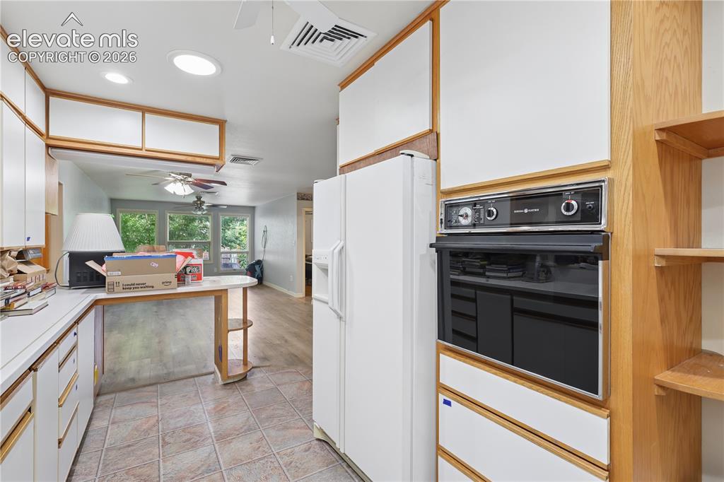 Image 14 of 29: Kitchen