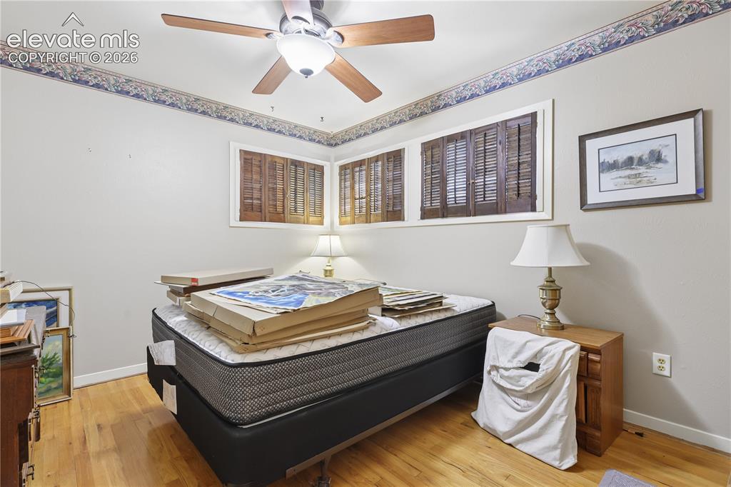 Image 17 of 29: Bedroom