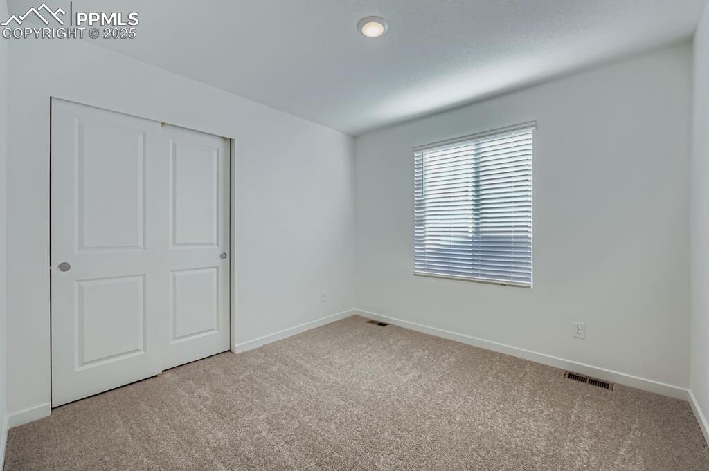 Image 10 of 12: Bedroom