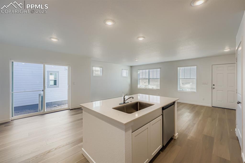 Image 4 of 12: Kitchen