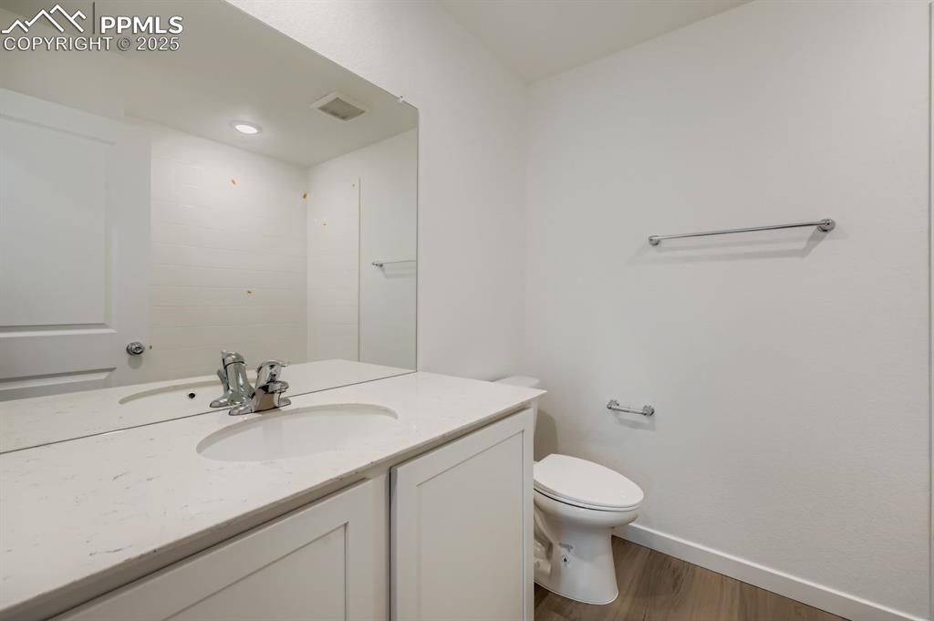 Image 9 of 12: Bathroom