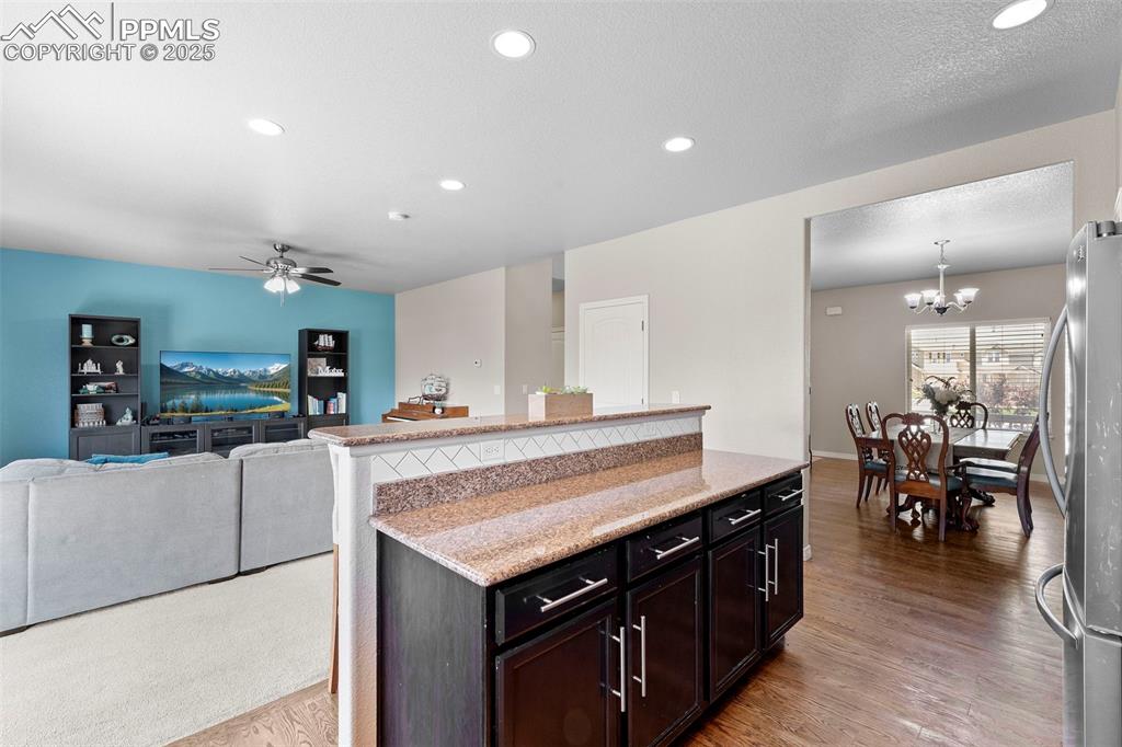 Image 7 of 33: Kitchen