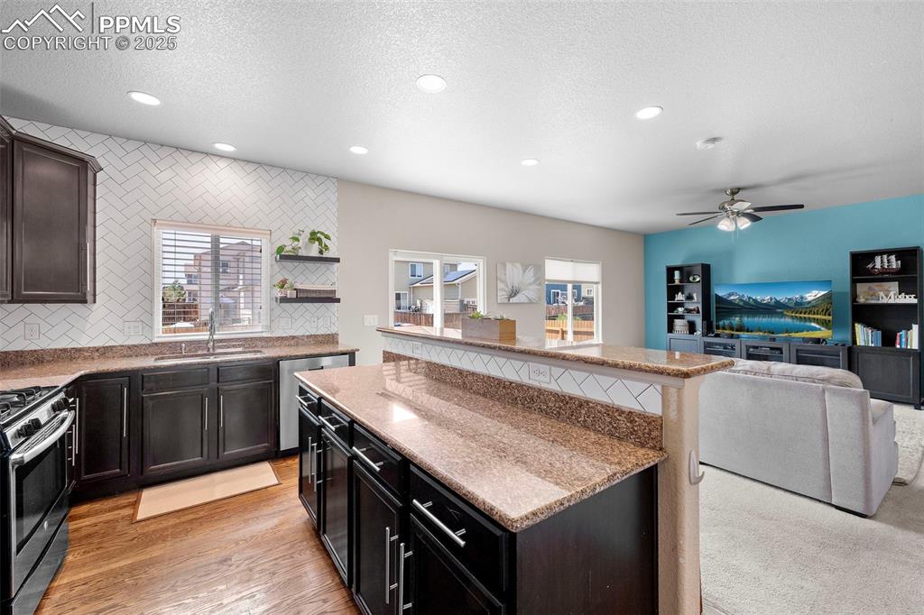 Image 8 of 33: Kitchen