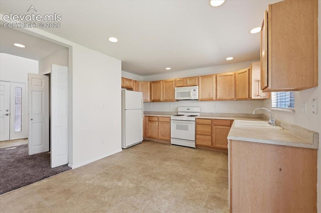 Image 8 of 37: Kitchen