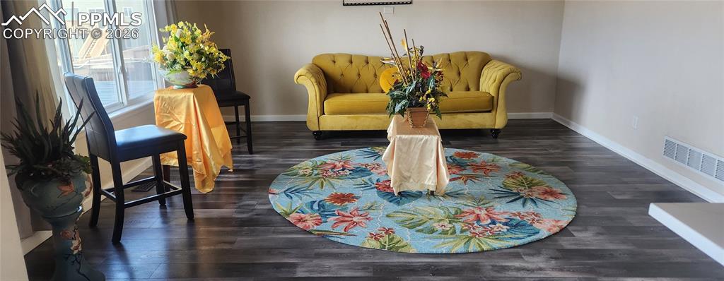 Image 47 of 48: Sitting Room