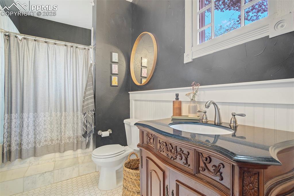 Image 14 of 37: Main Levell Bathroom
