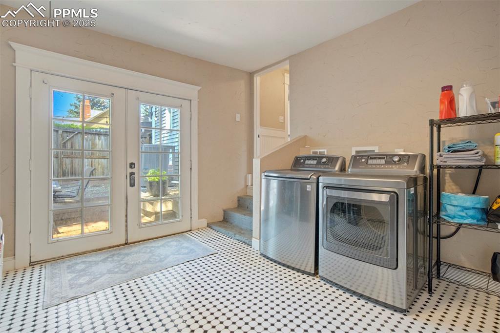 Image 19 of 37: Laundry/Mudroom connects to yard and attached garage