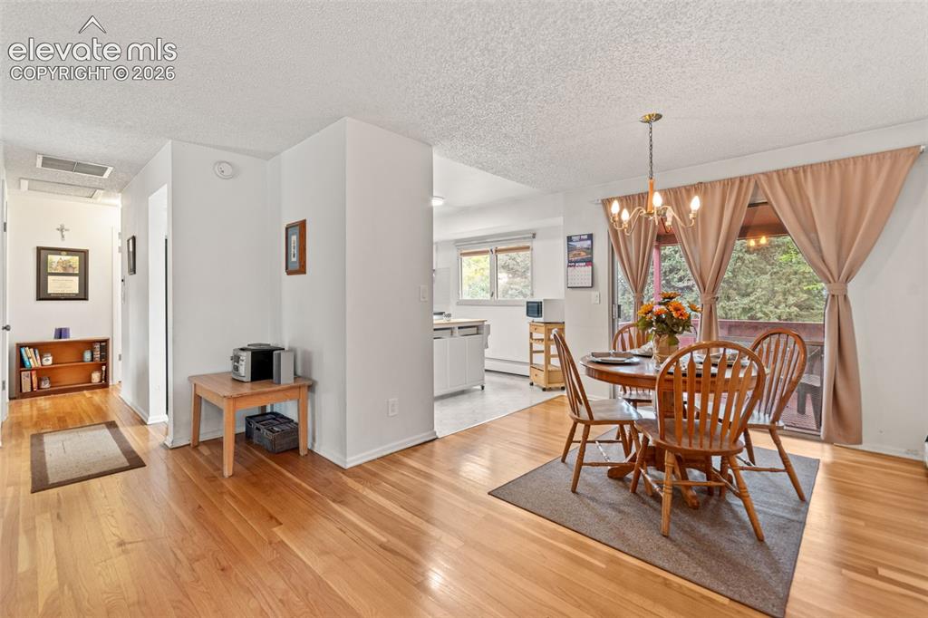 Image 13 of 49: Dining Area