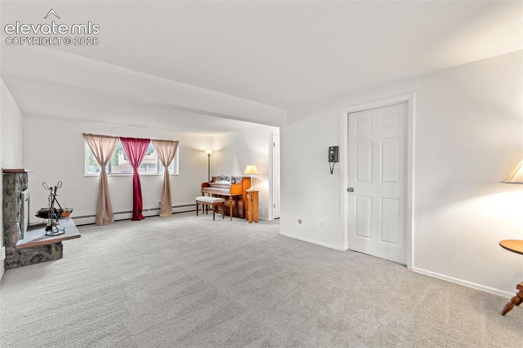 Image 34 of 49: Family Room