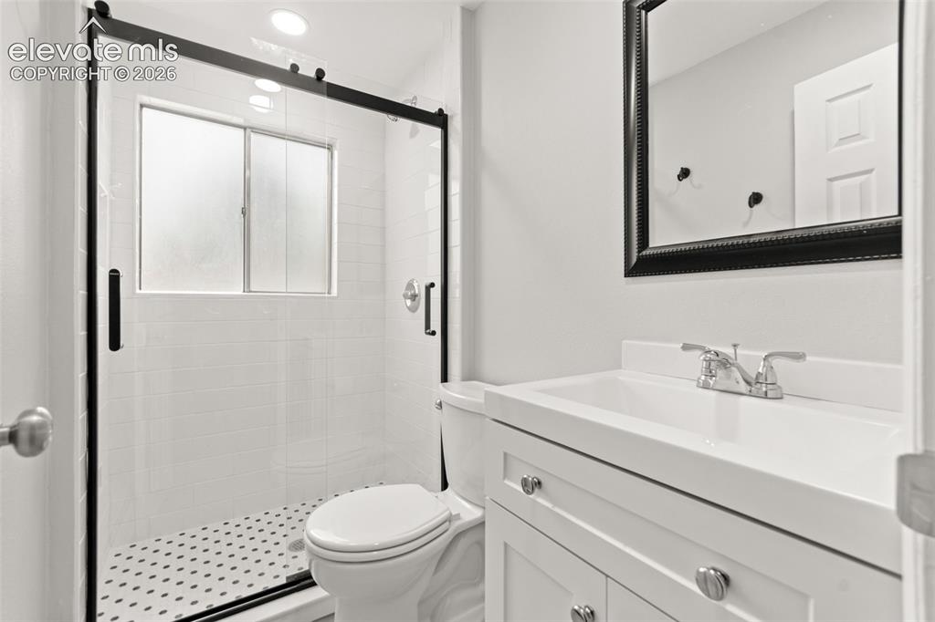 Image 37 of 49: Bathroom