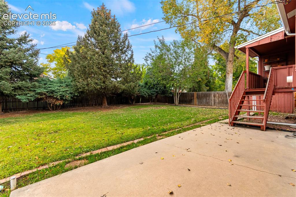 Image 42 of 49: Yard