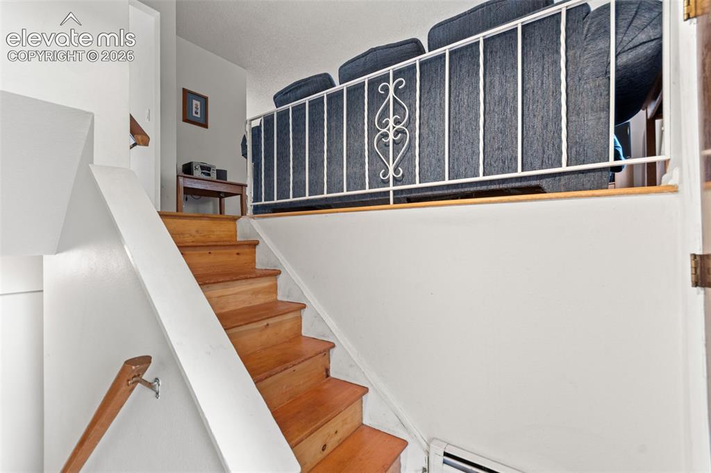 Image 6 of 49: Entry