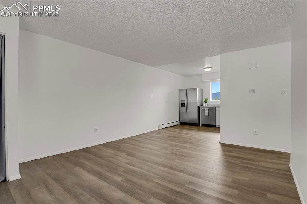 Image 19 of 32: Living Room