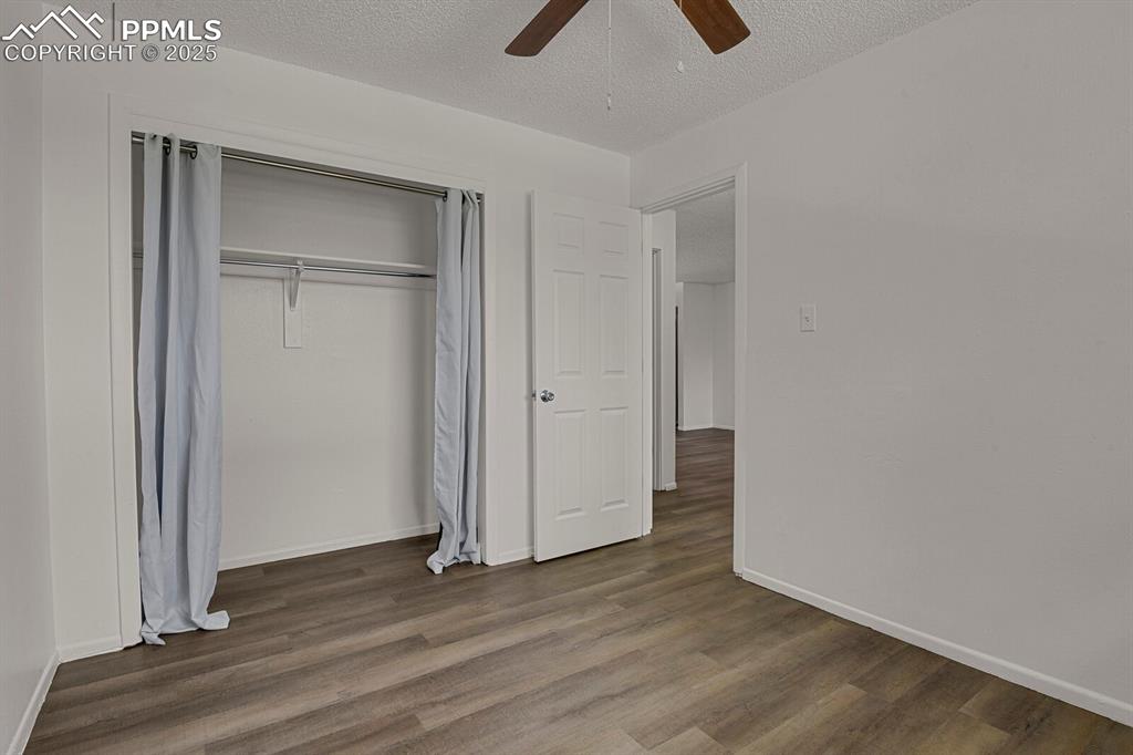Image 6 of 32: Bedroom