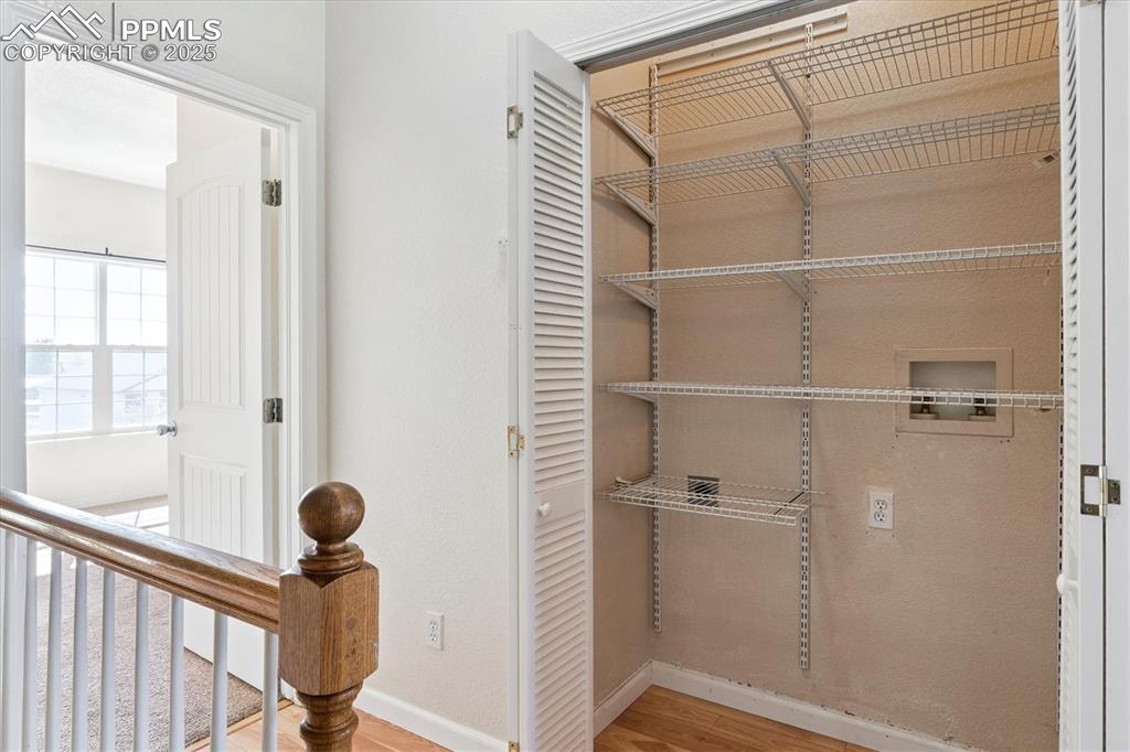 Image 10 of 25: Closet