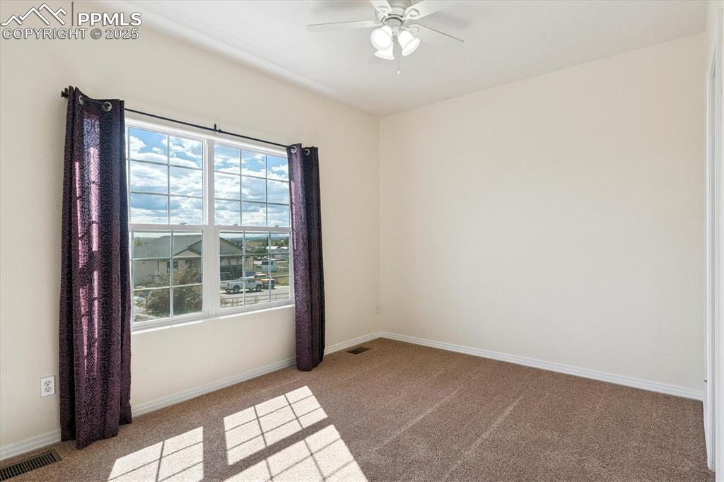 Image 16 of 25: Bedroom