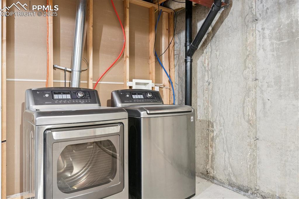 Image 19 of 25: Laundry