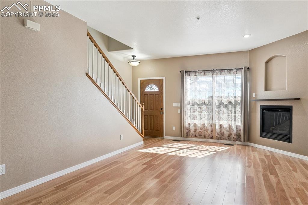 Image 4 of 25: Entry