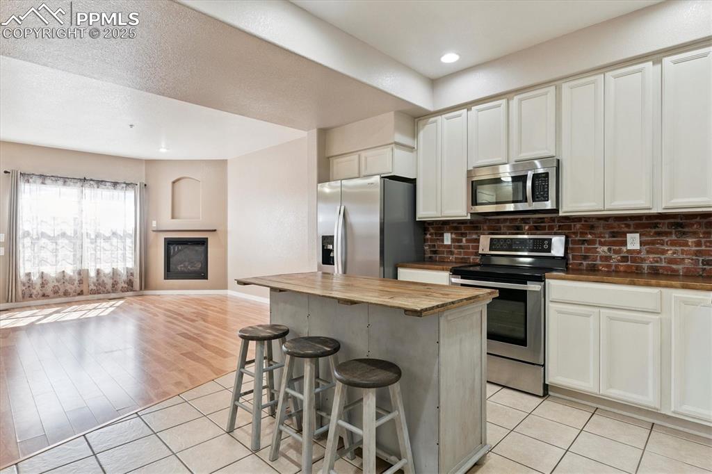 Image 6 of 25: Kitchen