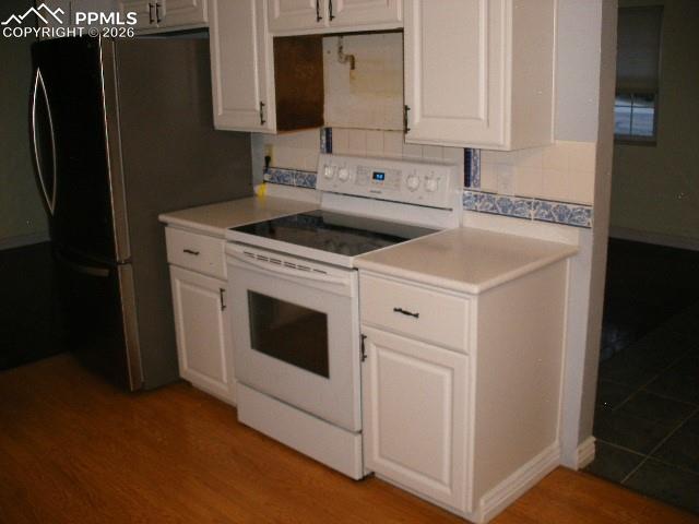 Image 10 of 48: Kitchen