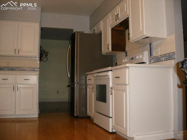 Image 14 of 48: Kitchen