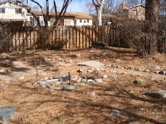 Image 15 of 48: Yard