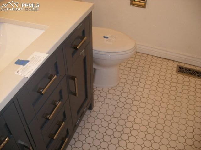 Image 21 of 48: Bathroom