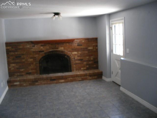 Image 41 of 48: Living Room