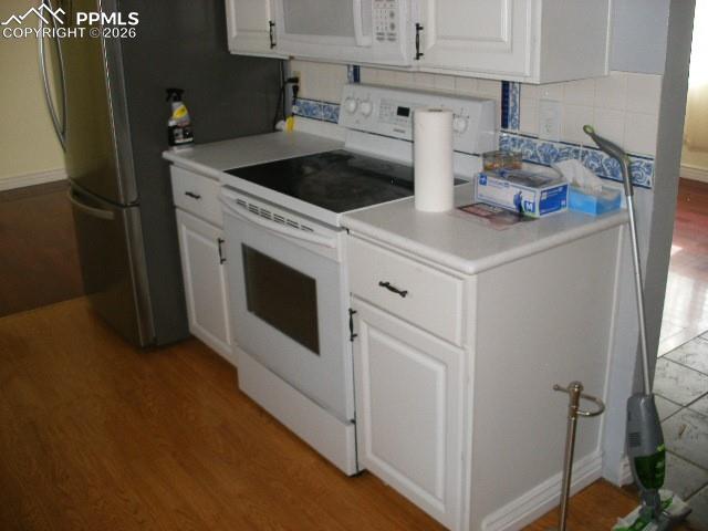 Image 46 of 48: Kitchen