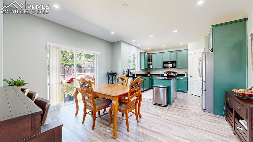 Image 12 of 48: Dining Area