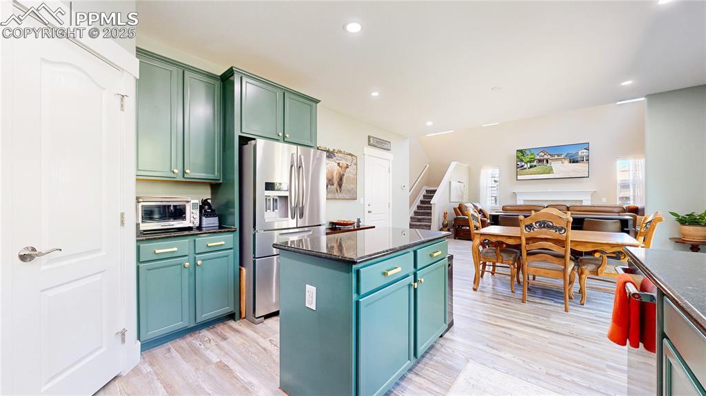 Image 15 of 48: Kitchen