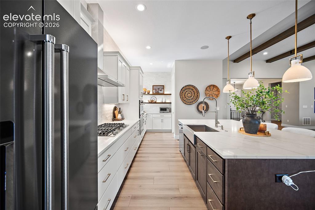 Image 10 of 45: Kitchen