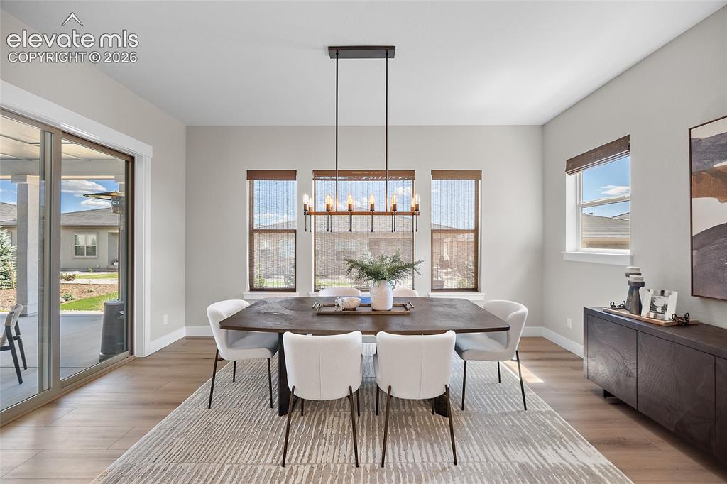 Image 11 of 45: Dining Area
