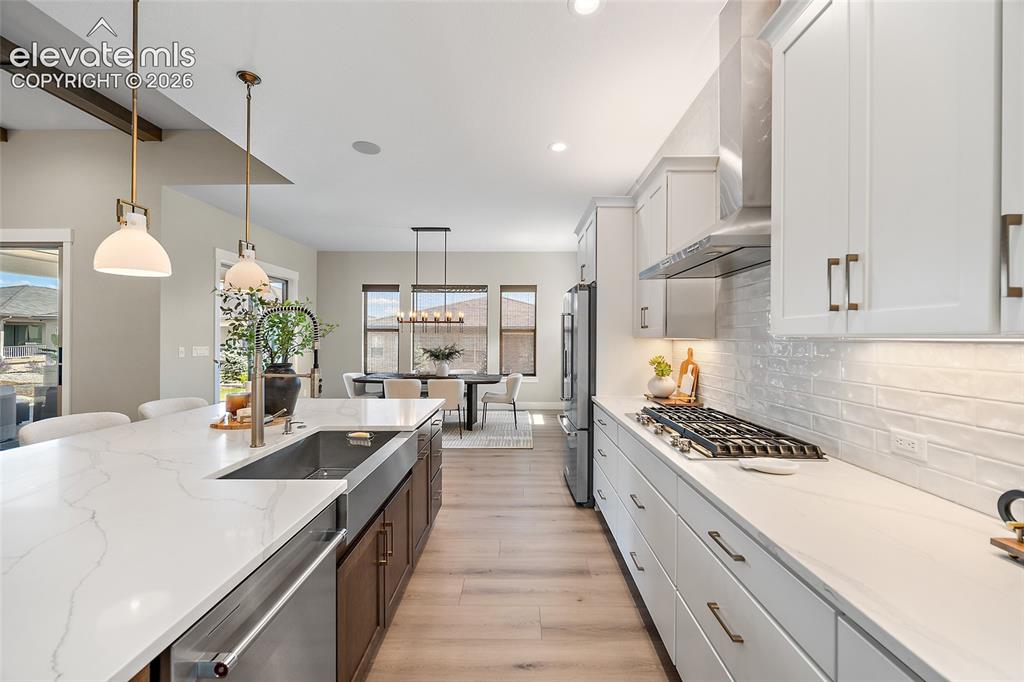 Image 18 of 45: Kitchen