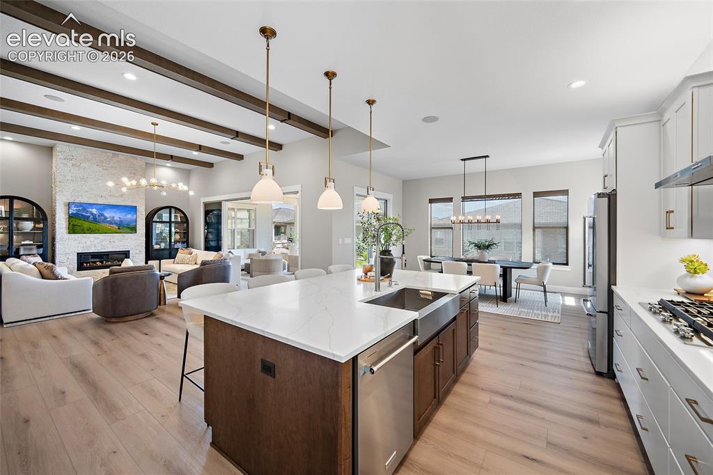 Image 9 of 45: Kitchen