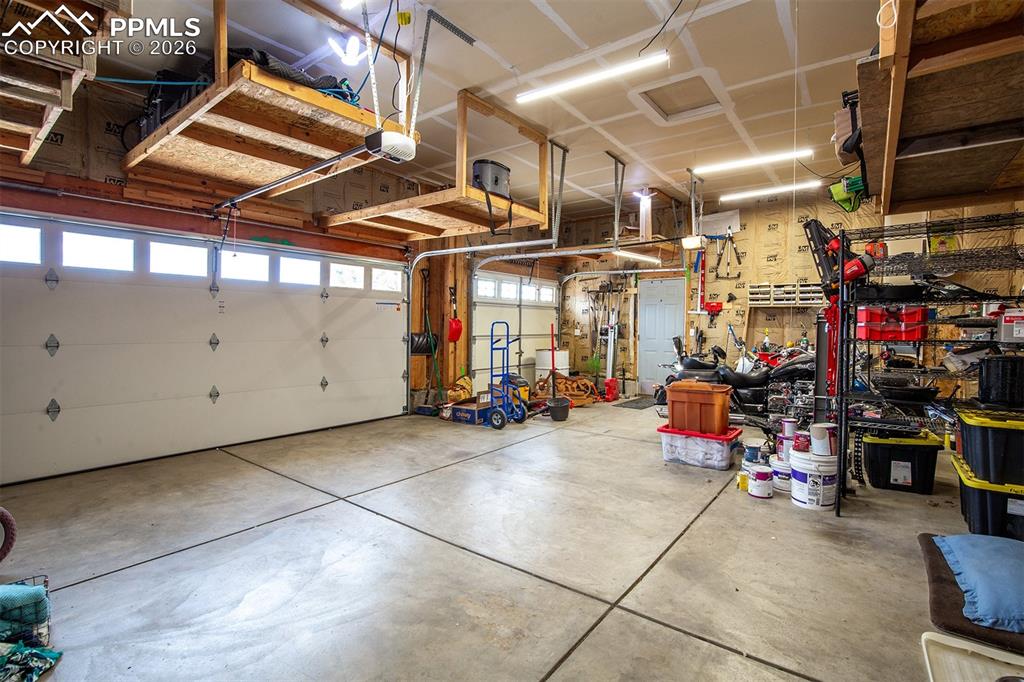 Image 31 of 34: 3-Car Garage