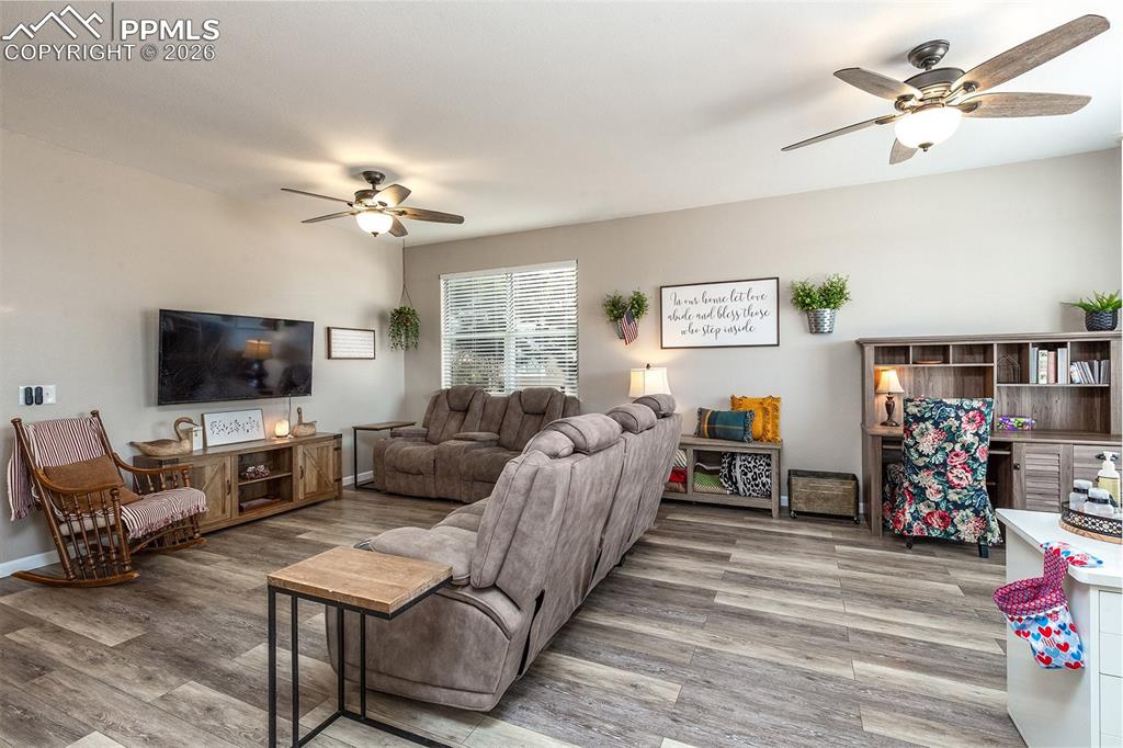 Image 7 of 34: Bright living room.