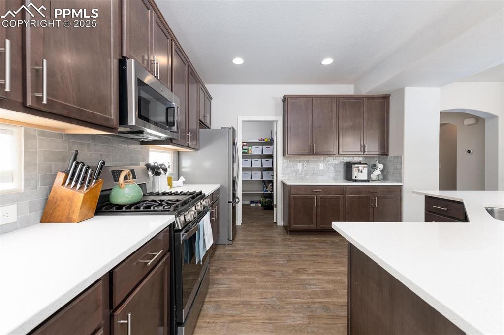 Image 11 of 50: Kitchen