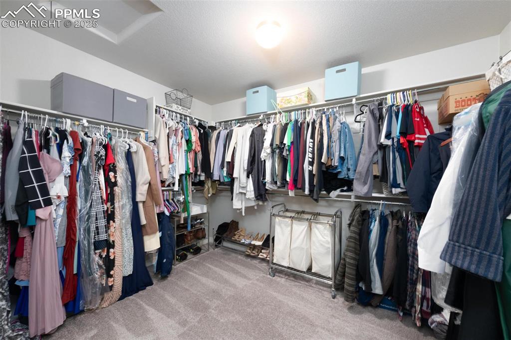 Image 21 of 50: Closet