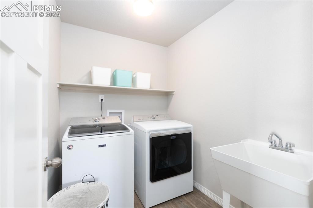 Image 23 of 50: Laundry