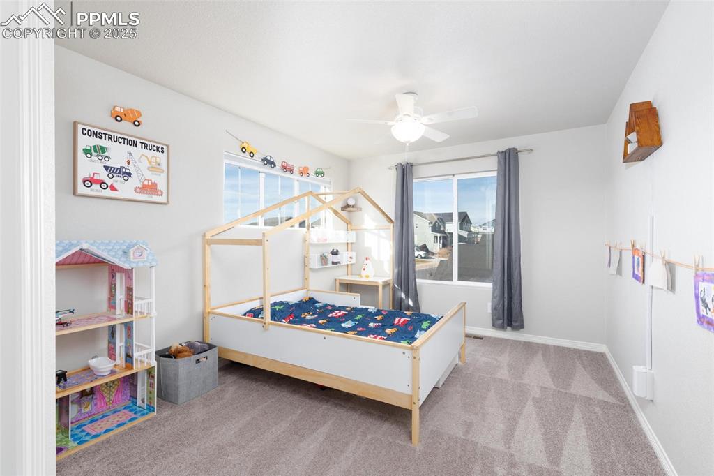 Image 27 of 50: Bedroom