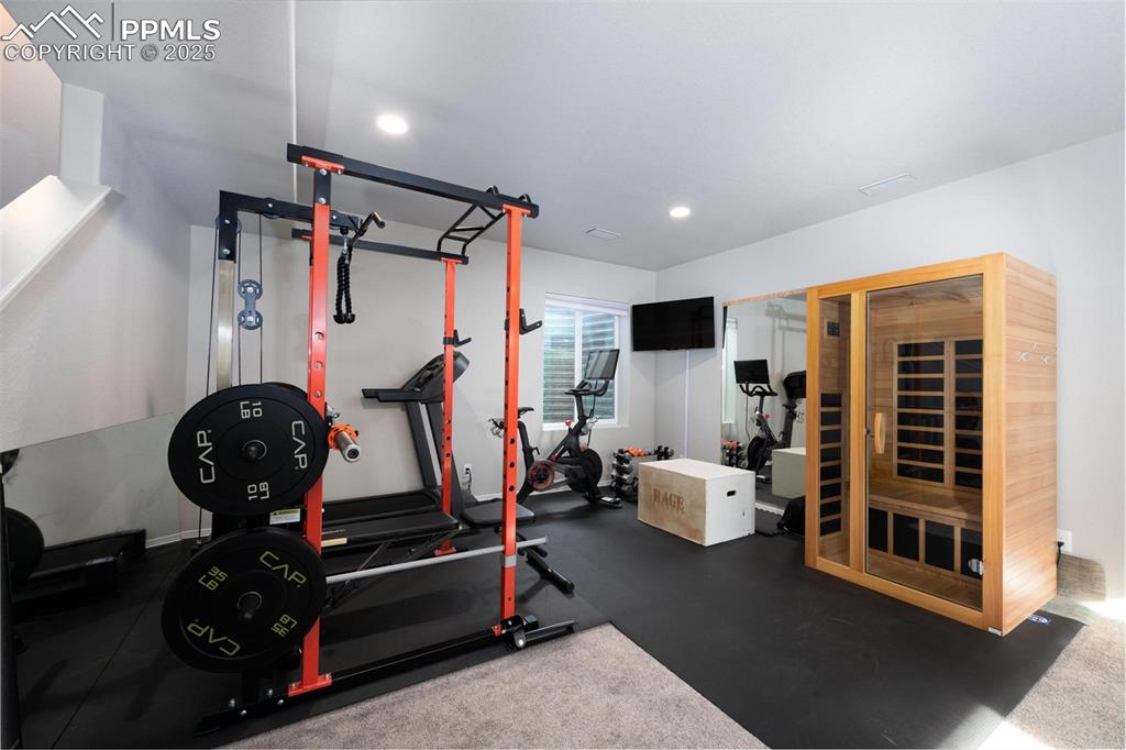 Image 30 of 50: Exercise Room