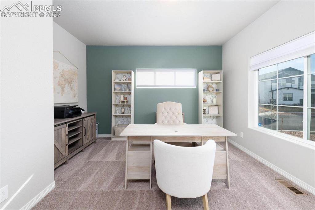 Image 4 of 50: Office