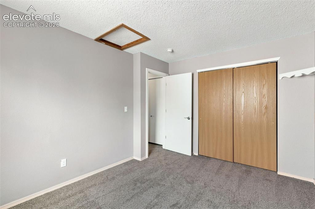 Image 18 of 32: Bedroom